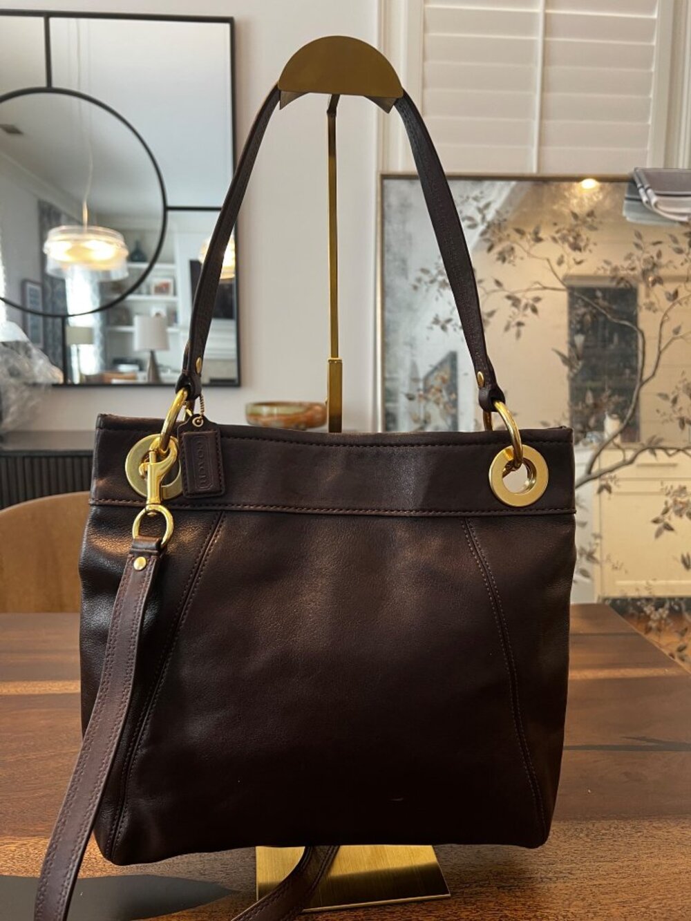 Coach Brown Leather Pleated Shoulder Bag With Gold Hardware & Removable Strap - Picture 2 of 13